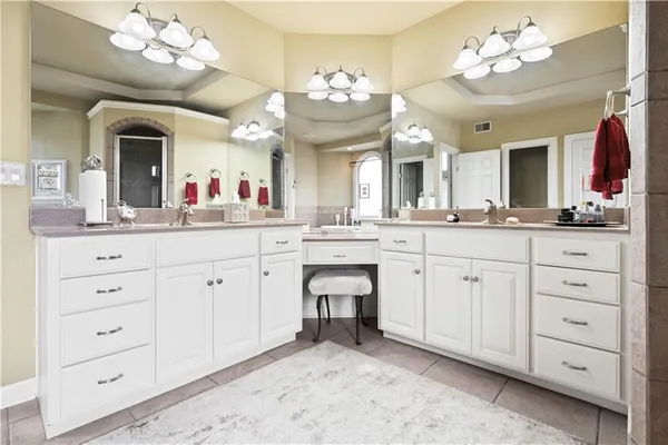 $599,950 | 28919 Hackberry Circle, Paola, KS 66071