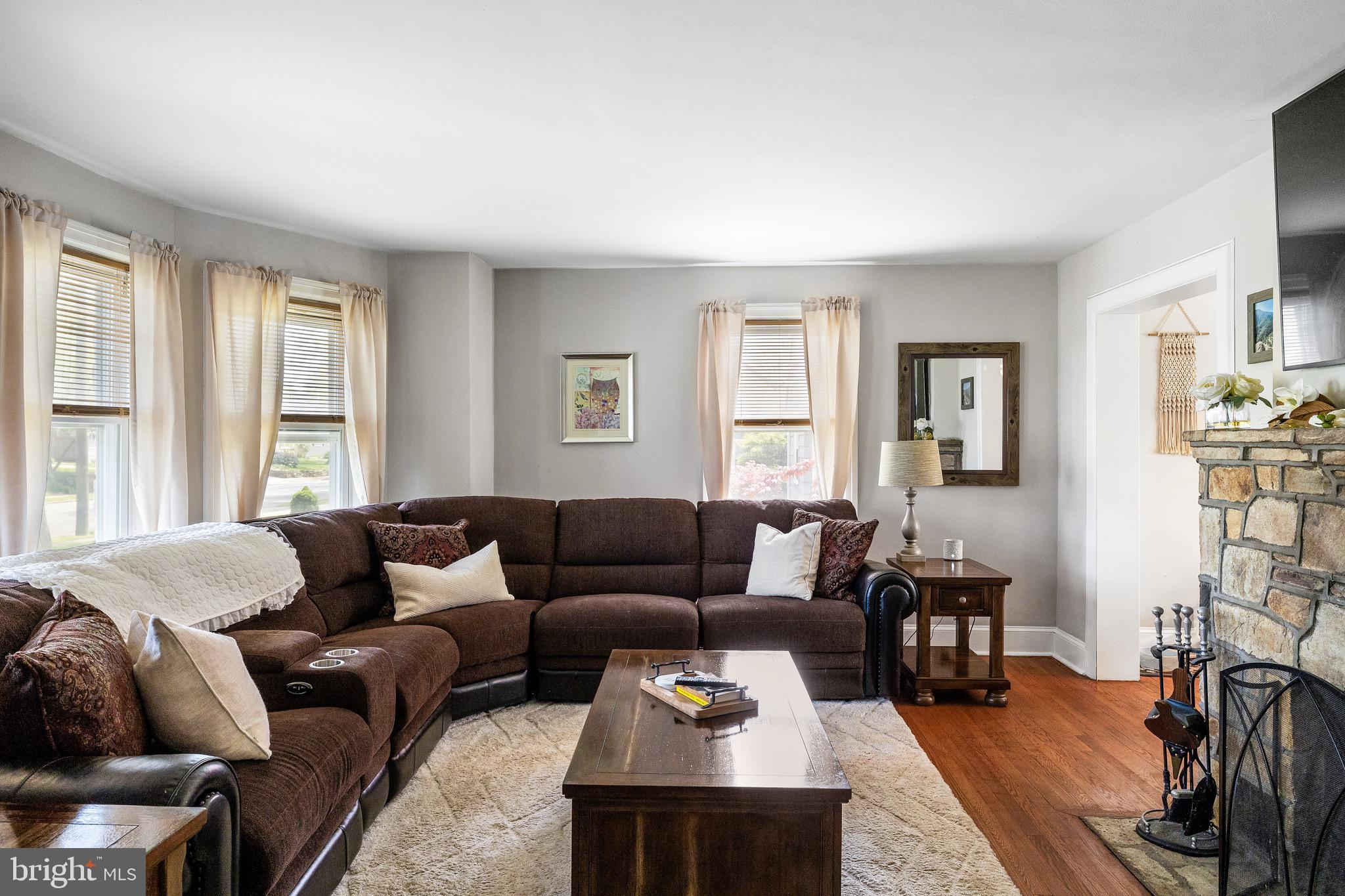 92 Ridgewood Avenue Ewing, NJ 08618 - Photo 3 of 28