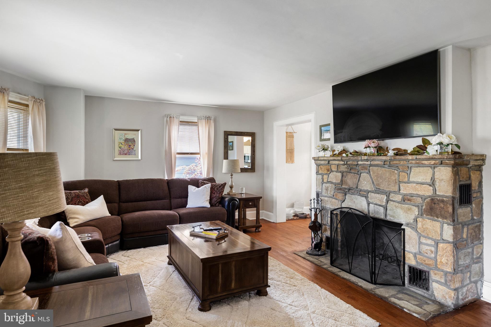 92 Ridgewood Avenue Ewing, NJ 08618 - Photo 4 of 28