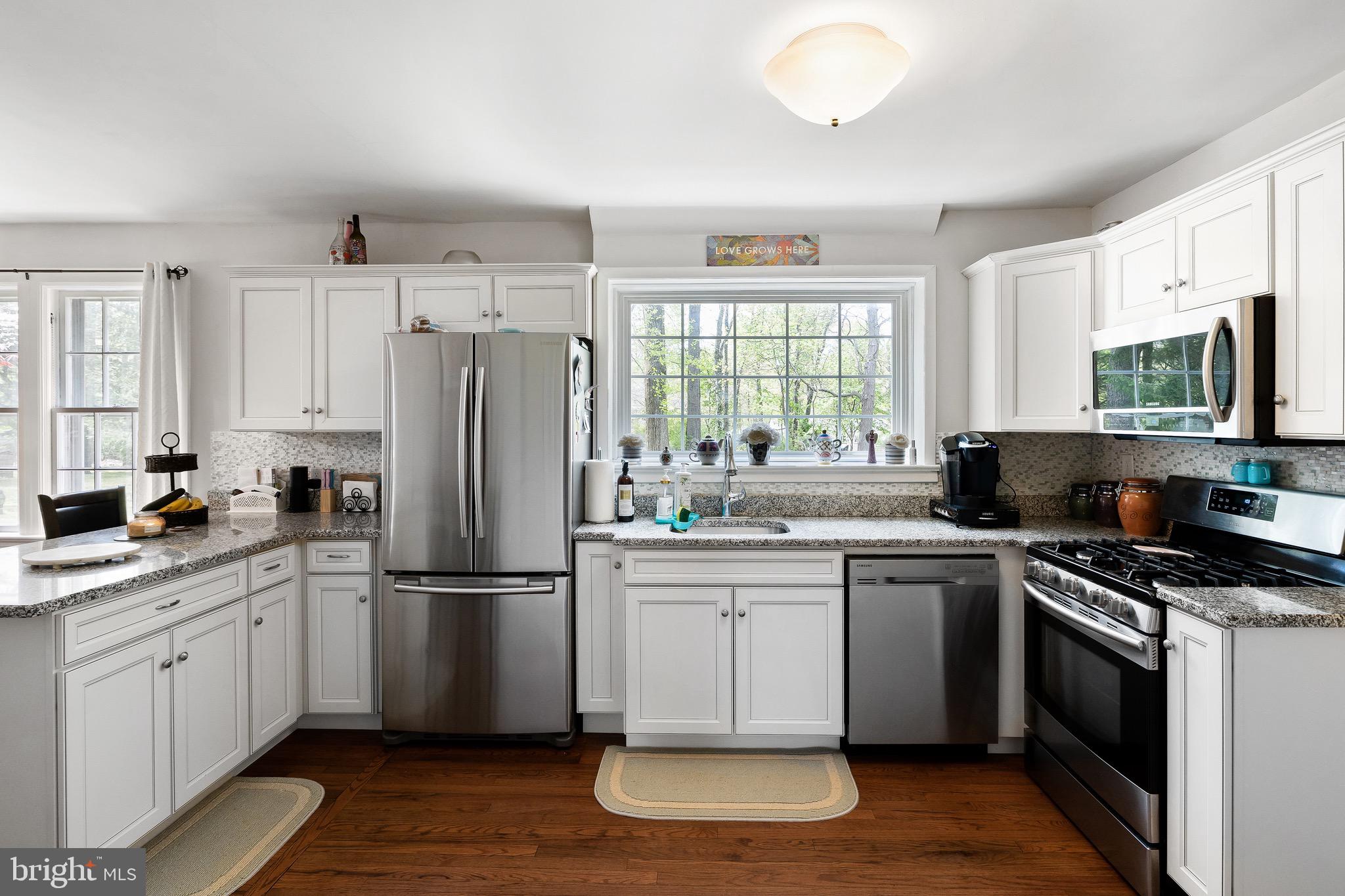 92 Ridgewood Avenue Ewing, NJ 08618 - Photo 9 of 28