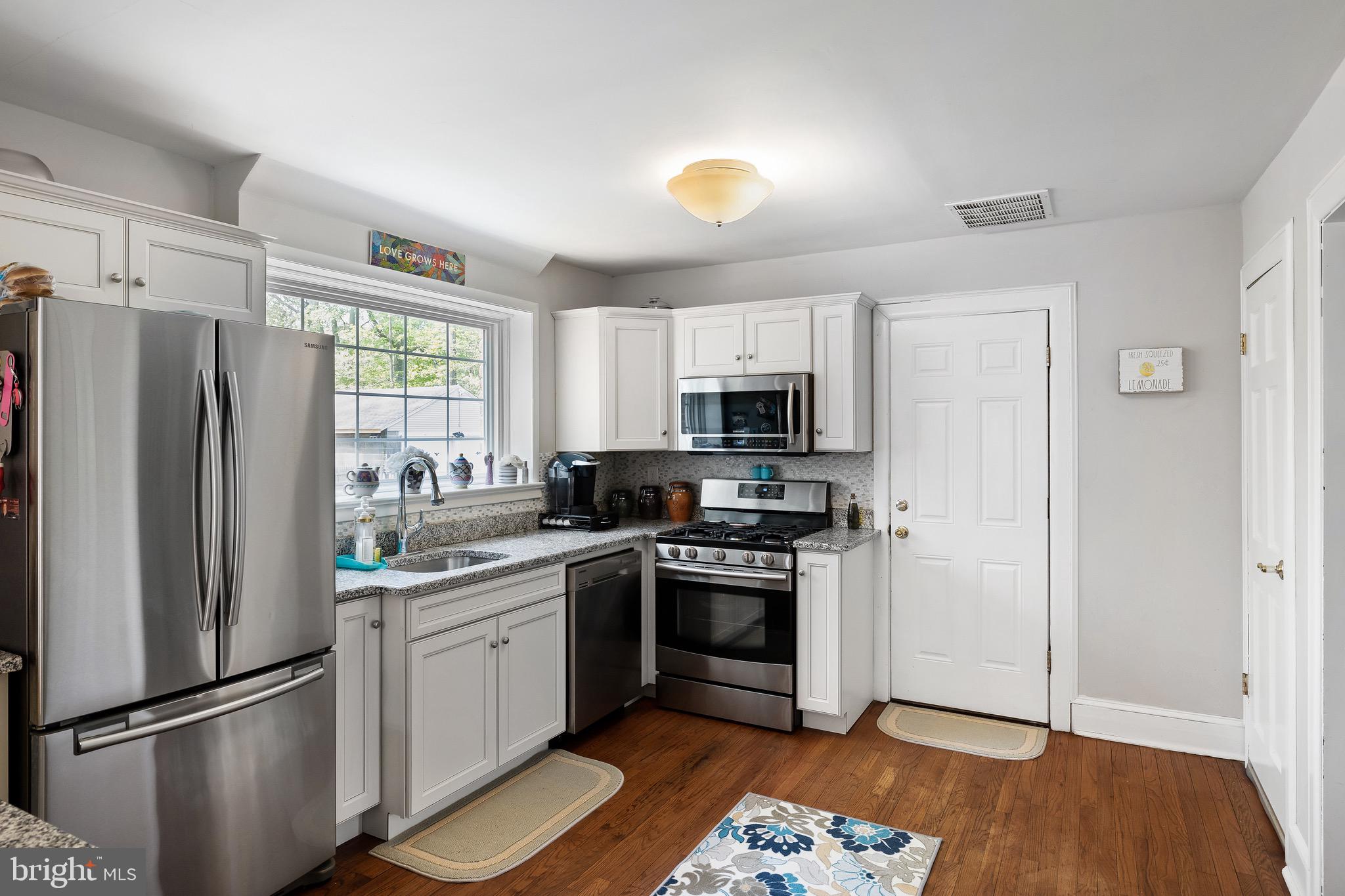 92 Ridgewood Avenue Ewing, NJ 08618 - Photo 10 of 28
