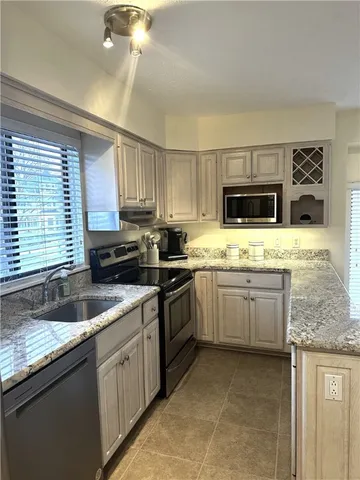 $2,400 | 52 Vick Park B, Rochester, NY 14607