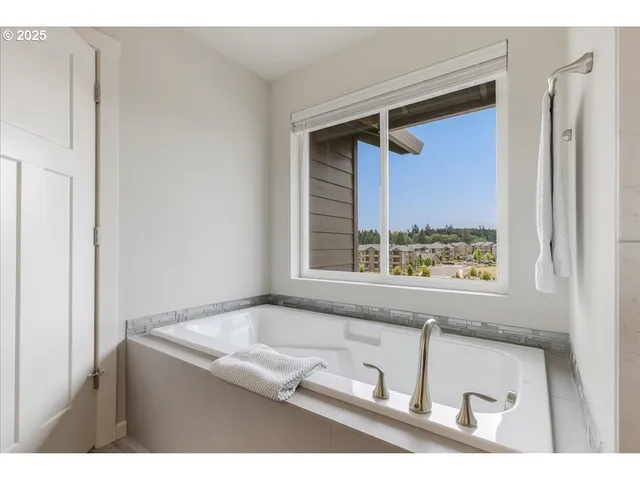 $629,000 | 2094 Legacy Hts Drive Southeast, Salem, OR 97302