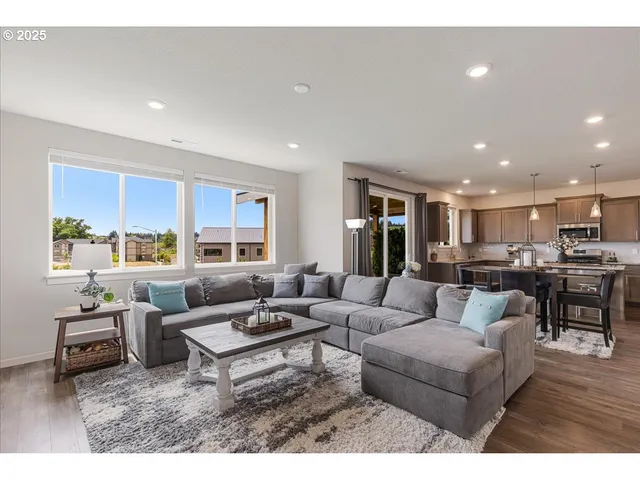 $629,000 | 2094 Legacy Hts Drive Southeast, Salem, OR 97302