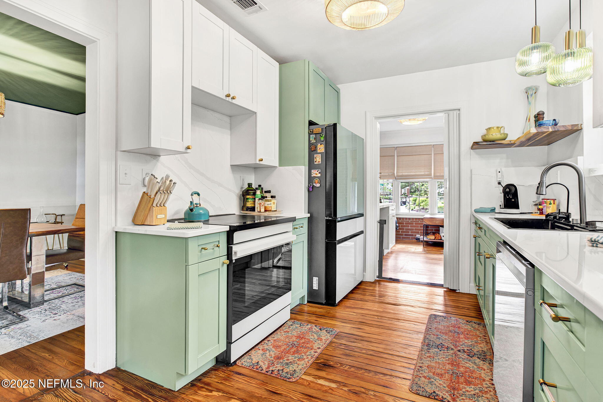 907 South Shores Road Jacksonville, FL 32207 - Photo 2 of 28 Shoo 111