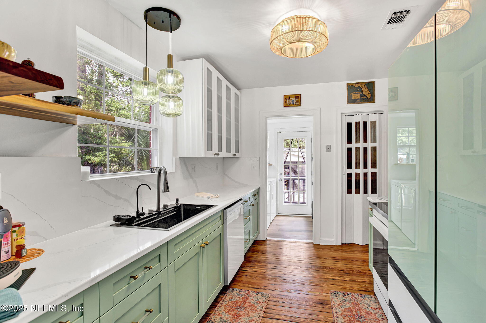 907 South Shores Road Jacksonville, FL 32207 - Photo 3 of 28 Shoo 222