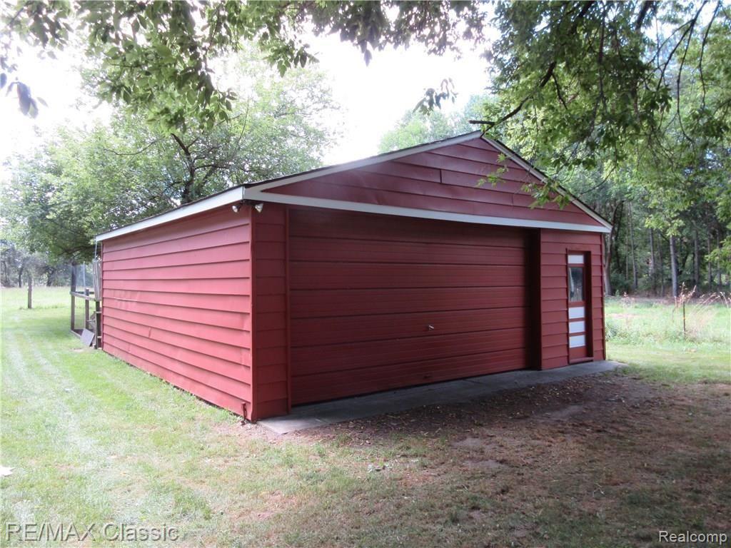 3169 Middle Road Highland, MI 48357 - Photo 21 of 24 3169 Middle Rd 030.JPG