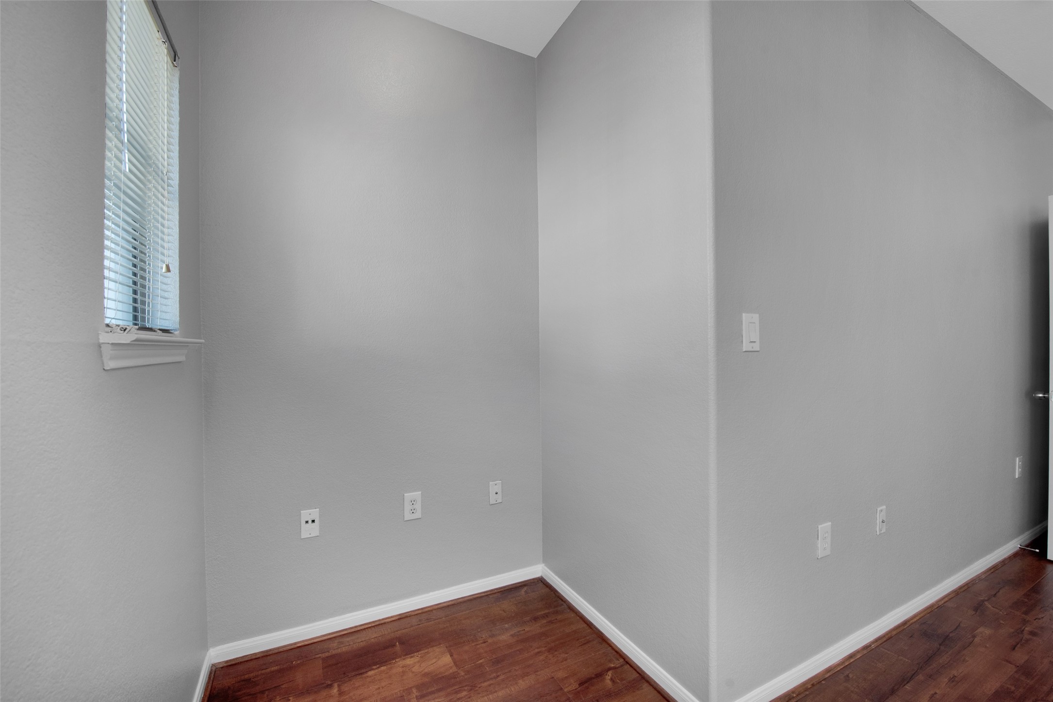 9200 Westheimer Road, Unit 1309 Houston, TX 77063 - Photo 8 of 28 a view of an empty room and window