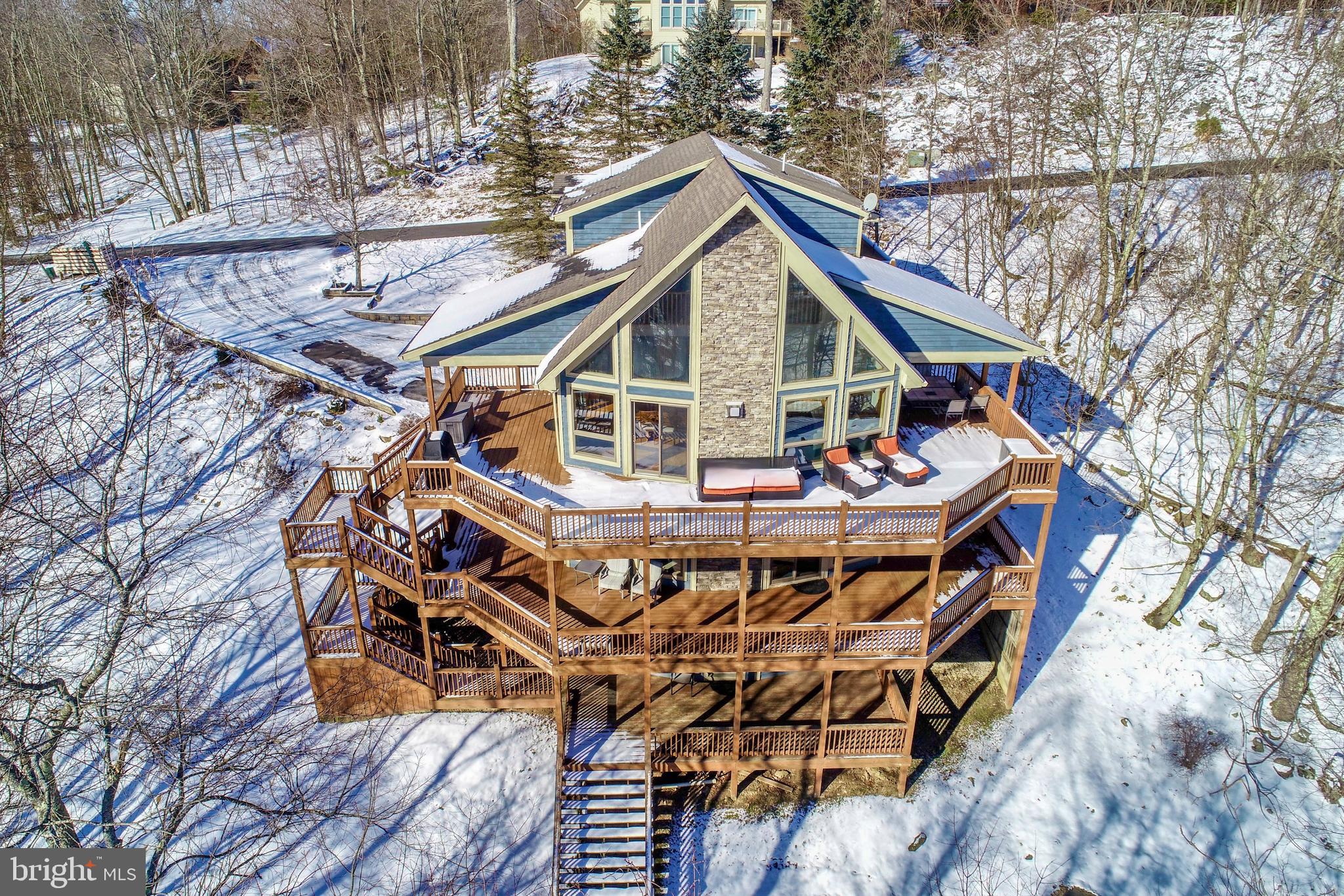 Stunning Mountain Lake Retreat-Excellent Rental!