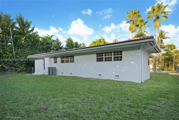 a view of roof and outdoor space