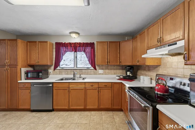 $390,000 | 12 Stonybrook Road, Ledyard, CT 06335