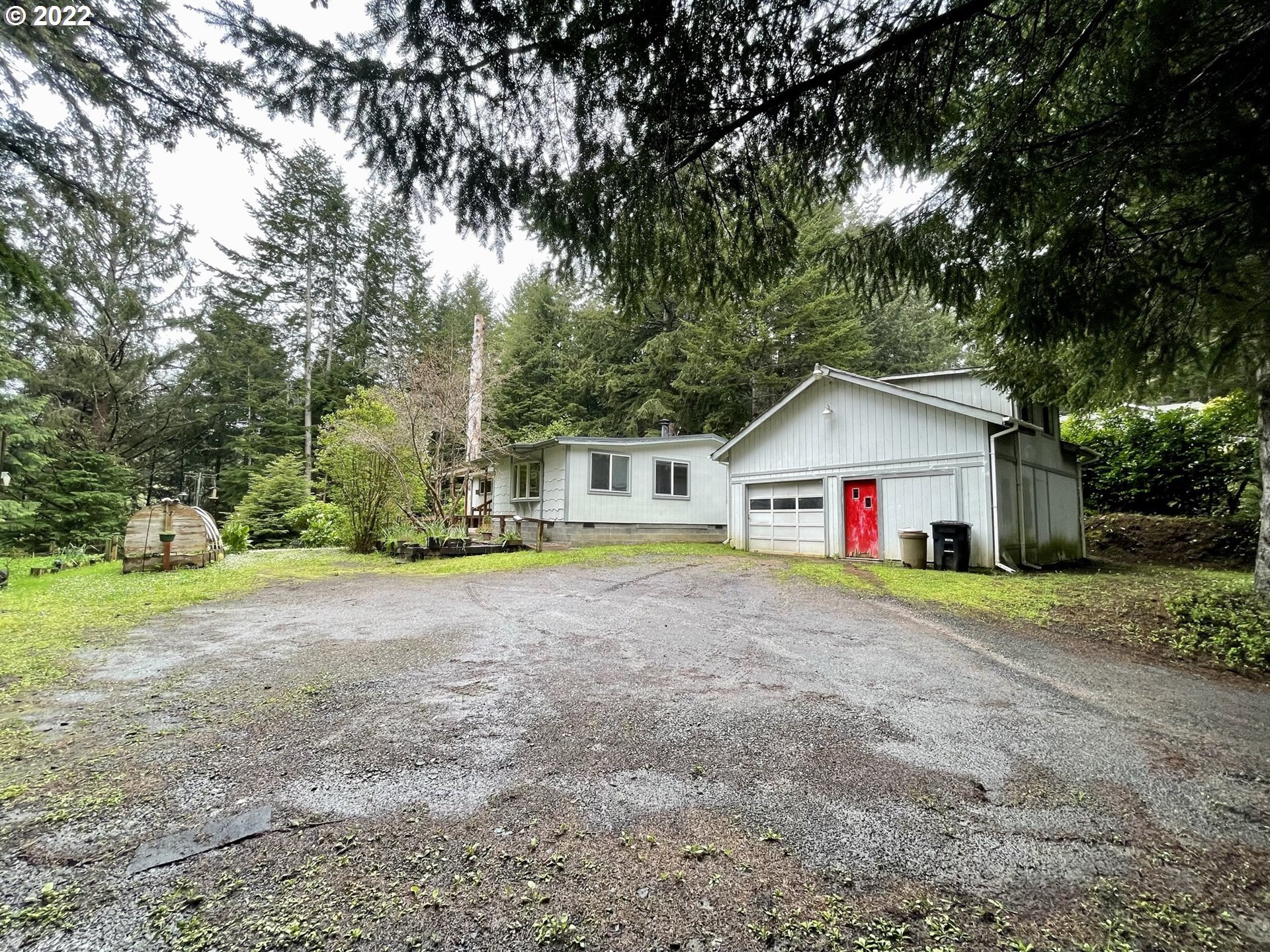 63292 Shasta Road Coos Bay, OR 97420 - Photo 4 of 32 Gallery Image 4
