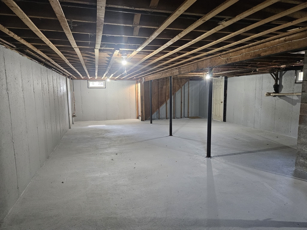 1599 Riverside Avenue Somerset, MA 02726 - Photo 24 of 25 Gallery Image 24