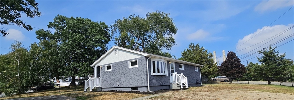 1599 Riverside Avenue Somerset, MA 02726 - Photo 4 of 25 Gallery Image 4
