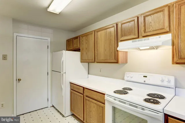 $2,700 | 4831 Green Duck Lane, Fairfax, VA 22033