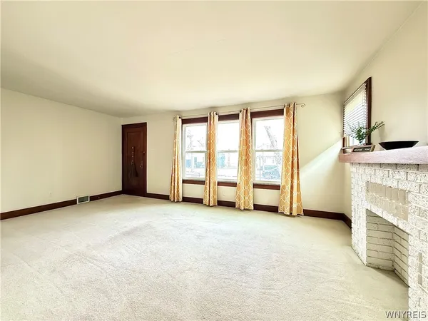 $1,350 | 245 Hamilton Drive, Amherst, NY 14226