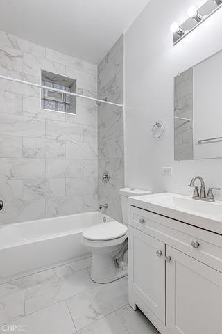 2633 West Haddon Avenue, Unit 3F Chicago, IL 60622 - Photo 9 of 12 a bathroom with a sink a toilet and a bathtub