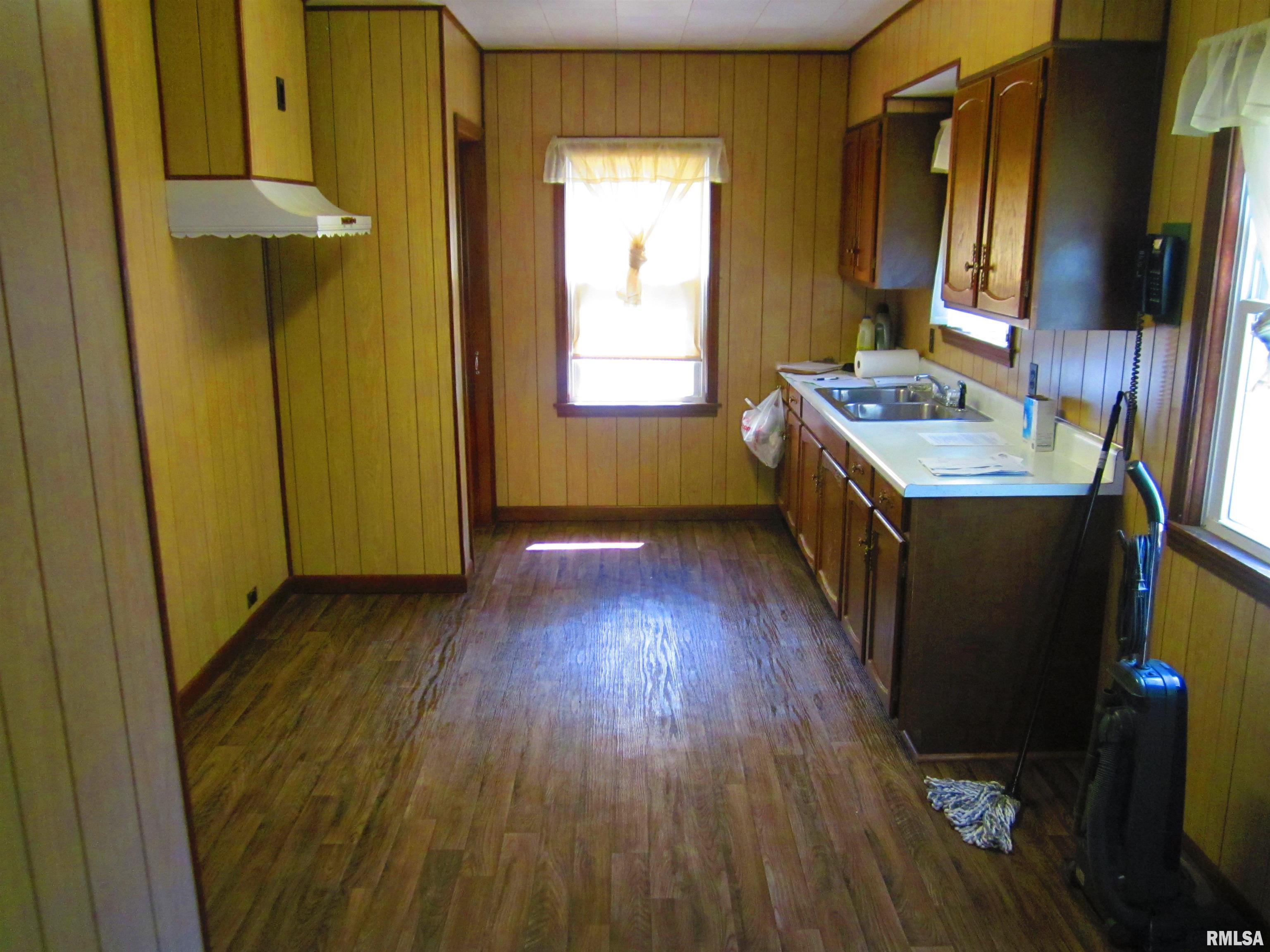 1528 West Monroe Street Springfield, IL 62704 - Photo 8 of 35