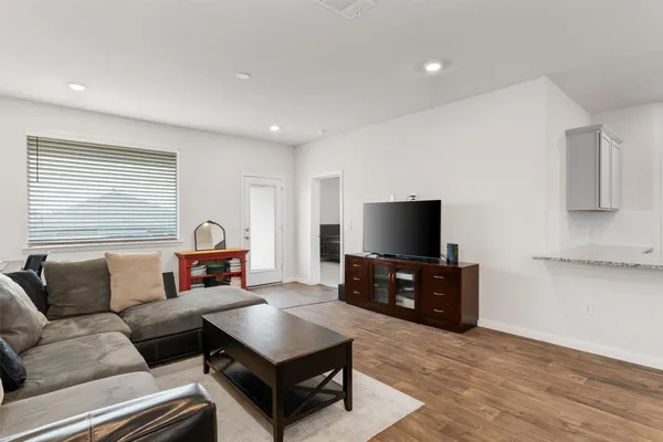 $2,000 | 301 Brooklyn Drive, Georgetown, TX 78626