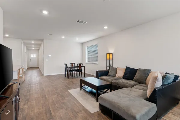 $2,000 | 301 Brooklyn Drive, Georgetown, TX 78626