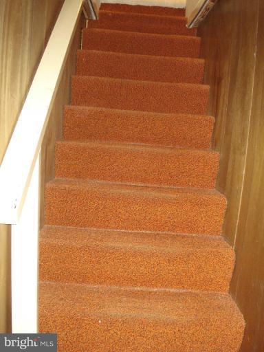 11703 Caplinger Road Silver Spring, MD 20904 - Photo 17 of 17 Staircase