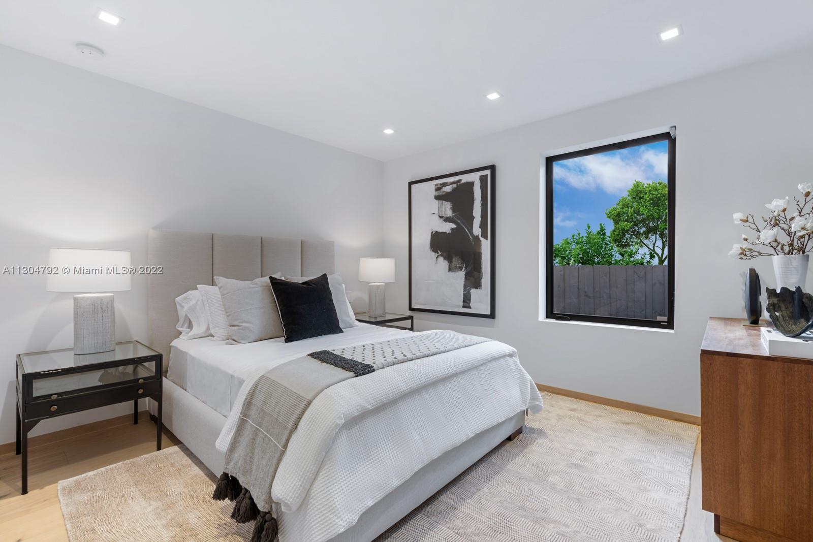 10 Pinta Road Miami, FL 33133 - Photo 17 of 52 a bedroom with bed and a painting on the wall