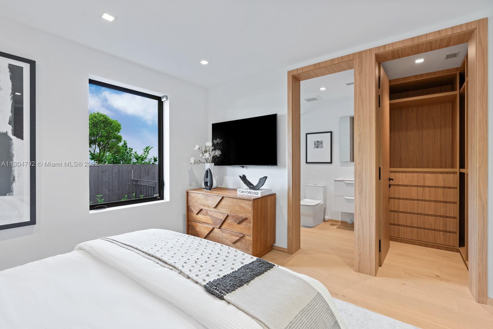 10 Pinta Road Miami, FL 33133 - Photo 18 of 52 a bedroom with a bed and a flat screen tv