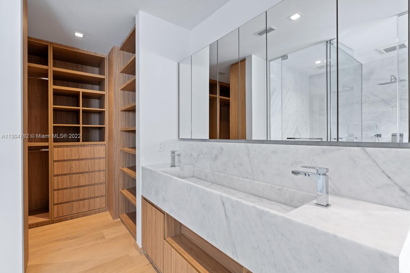 10 Pinta Road Miami, FL 33133 - Photo 29 of 52 a bathroom with a bathtub and a sink