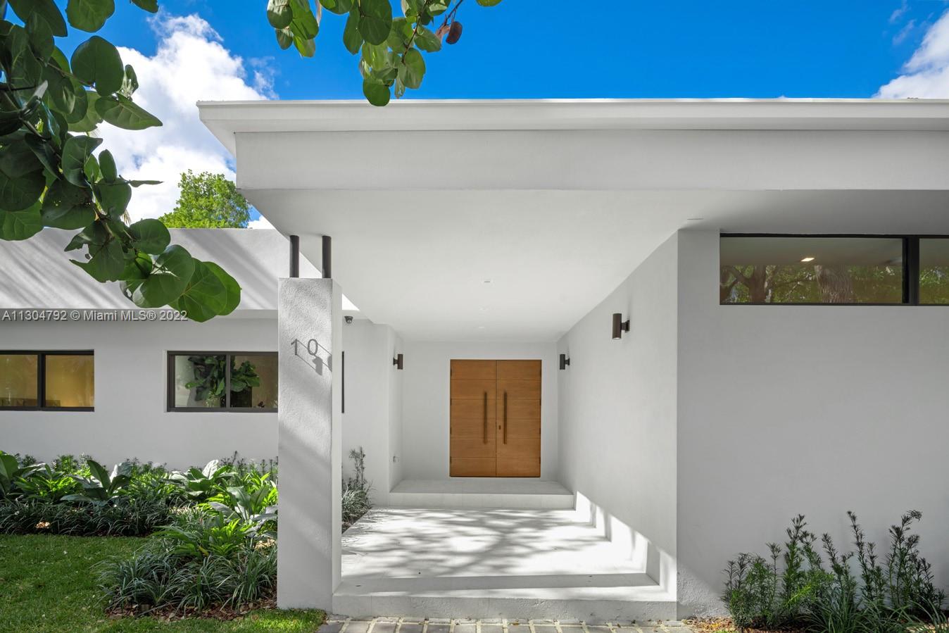 10 Pinta Road Miami, FL 33133 - Photo 3 of 52 a view of a front door of the house