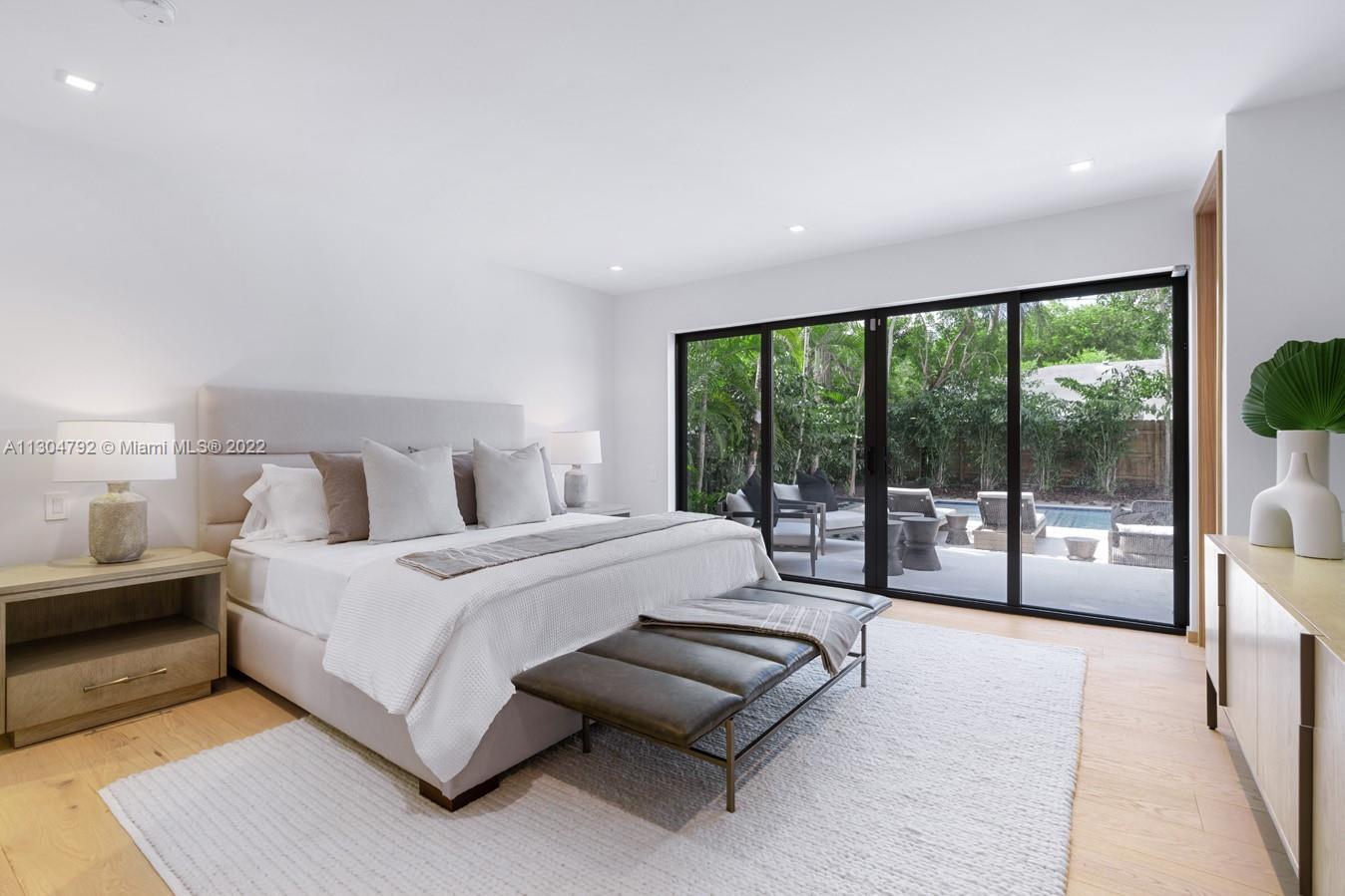 10 Pinta Road Miami, FL 33133 - Photo 38 of 52 a spacious bedroom with a bed and a large window