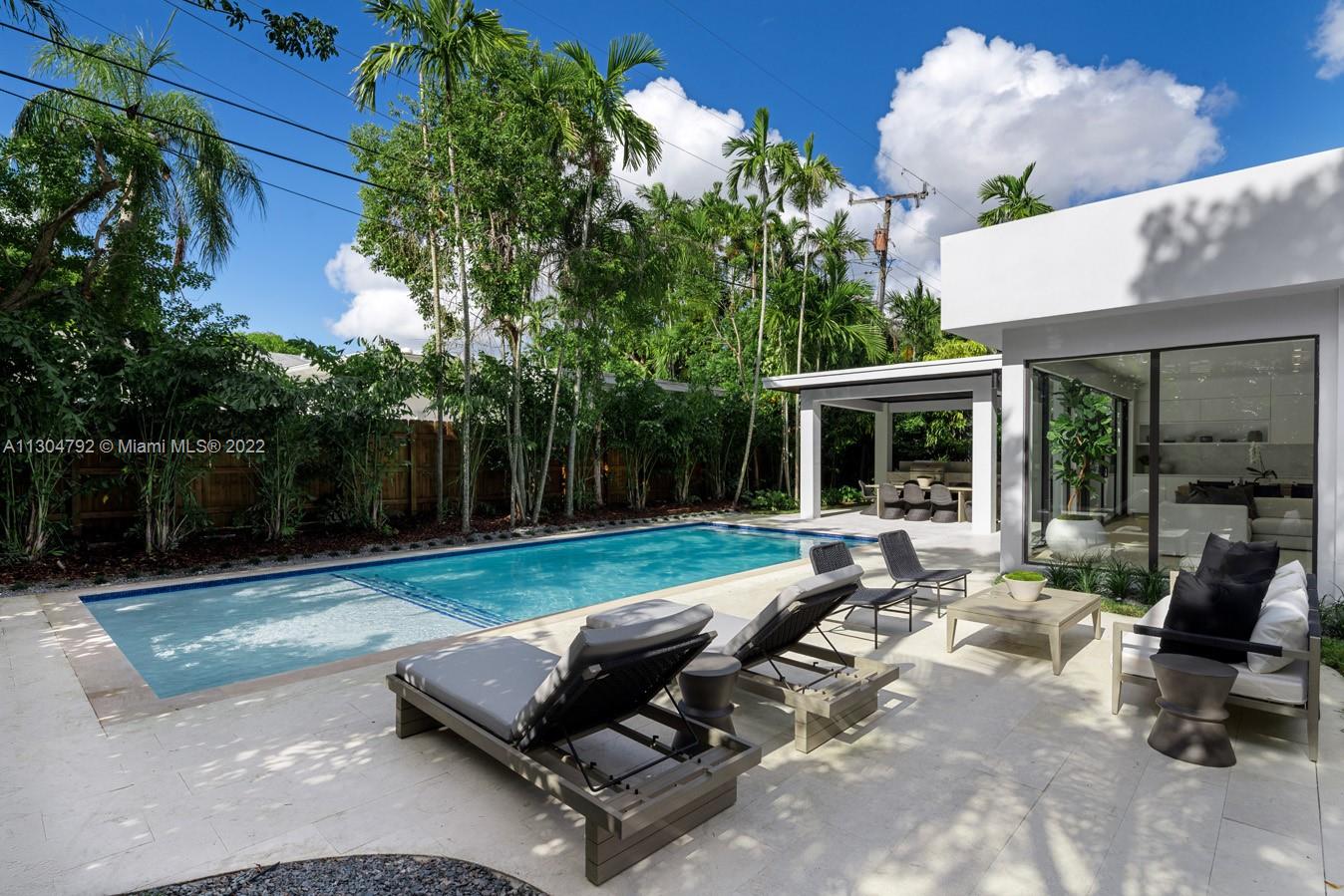10 Pinta Road Miami, FL 33133 - Photo 7 of 52 a view of a patio with chair and tables
