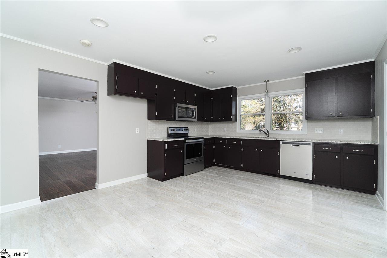 210 Newtonmore Road Greenville, SC 29615 - Photo 3 of 25 Gallery Image 3