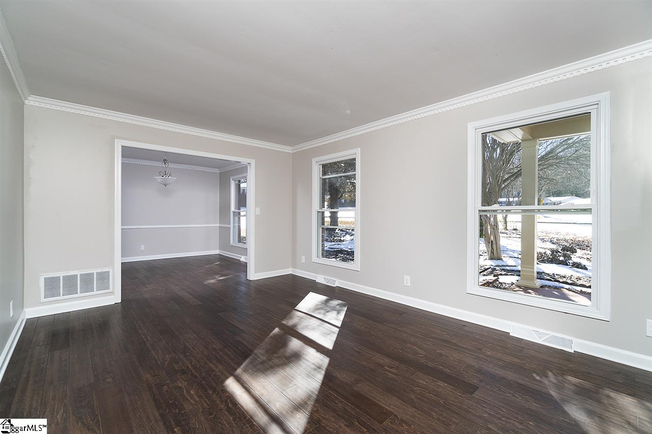 210 Newtonmore Road Greenville, SC 29615 - Photo 5 of 25 Gallery Image 5
