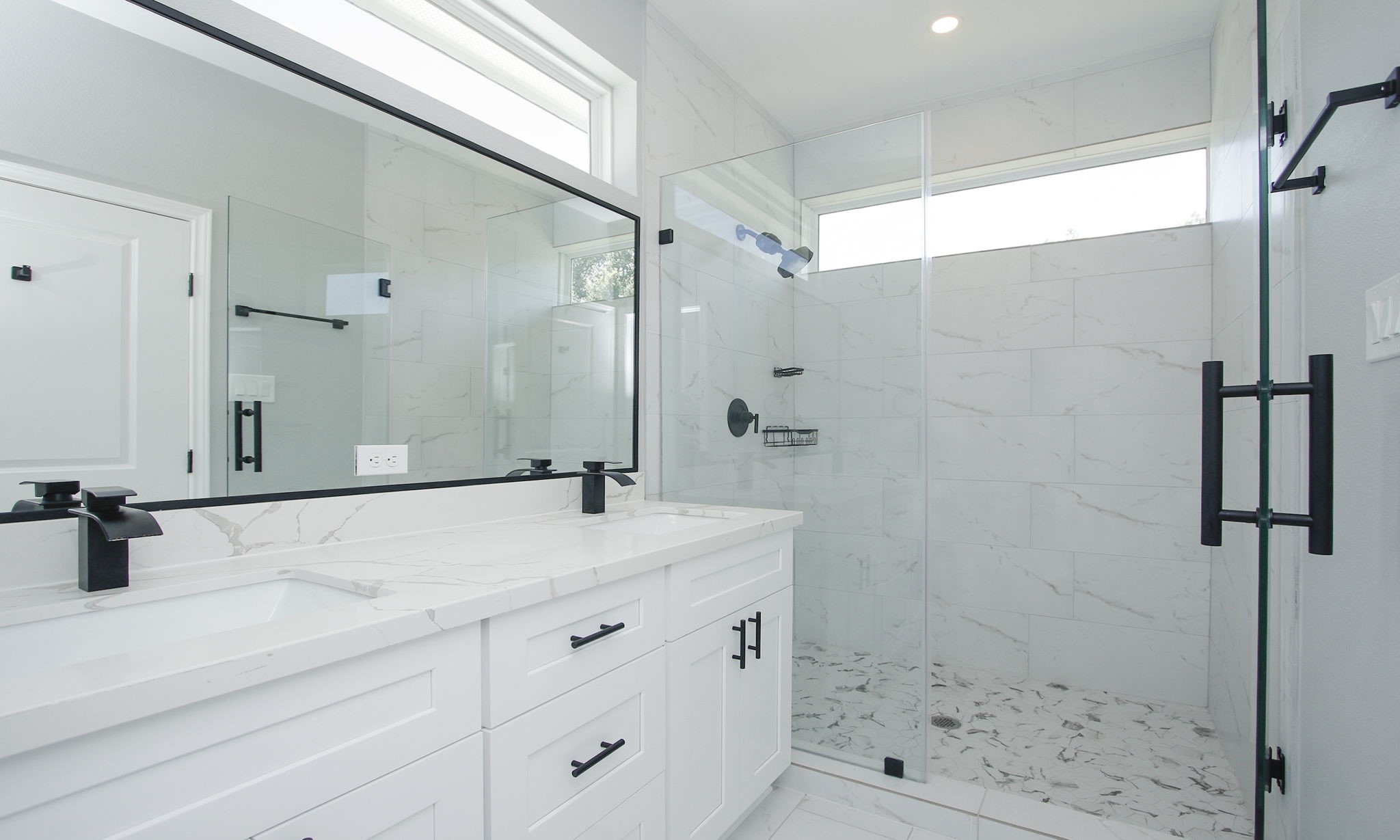 4337 Faulkner Street Houston, TX 77021 - Photo 18 of 39 a bathroom with a shower sink and mirror