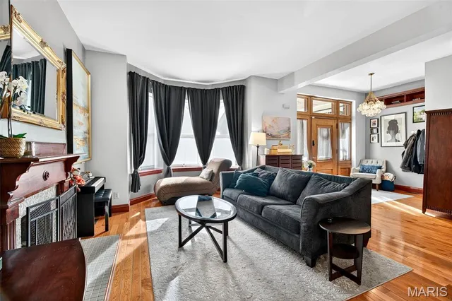 $599,900 | 3209 Shenandoah Avenue, St. Louis, MO 63104