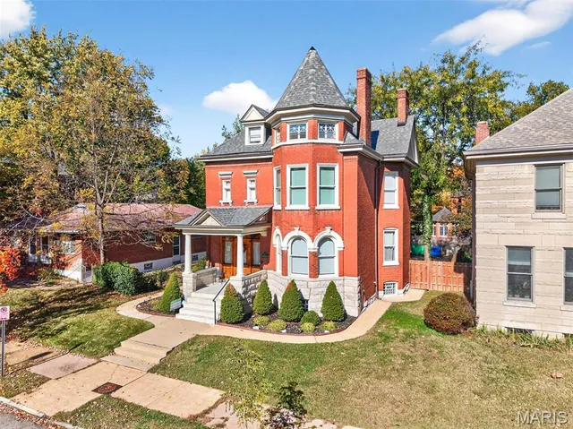 $599,900 | 3209 Shenandoah Avenue, St. Louis, MO 63104