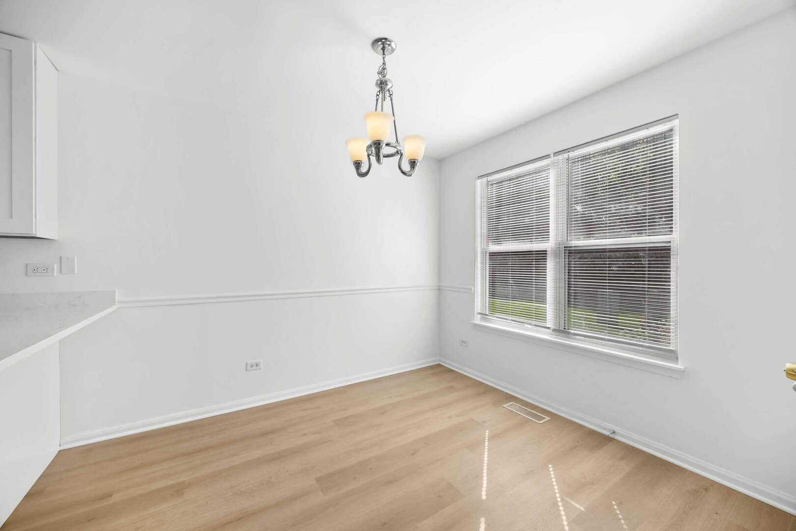 1107 Yorkshire Court, Unit B Elgin, IL 60120 - Photo 7 of 18