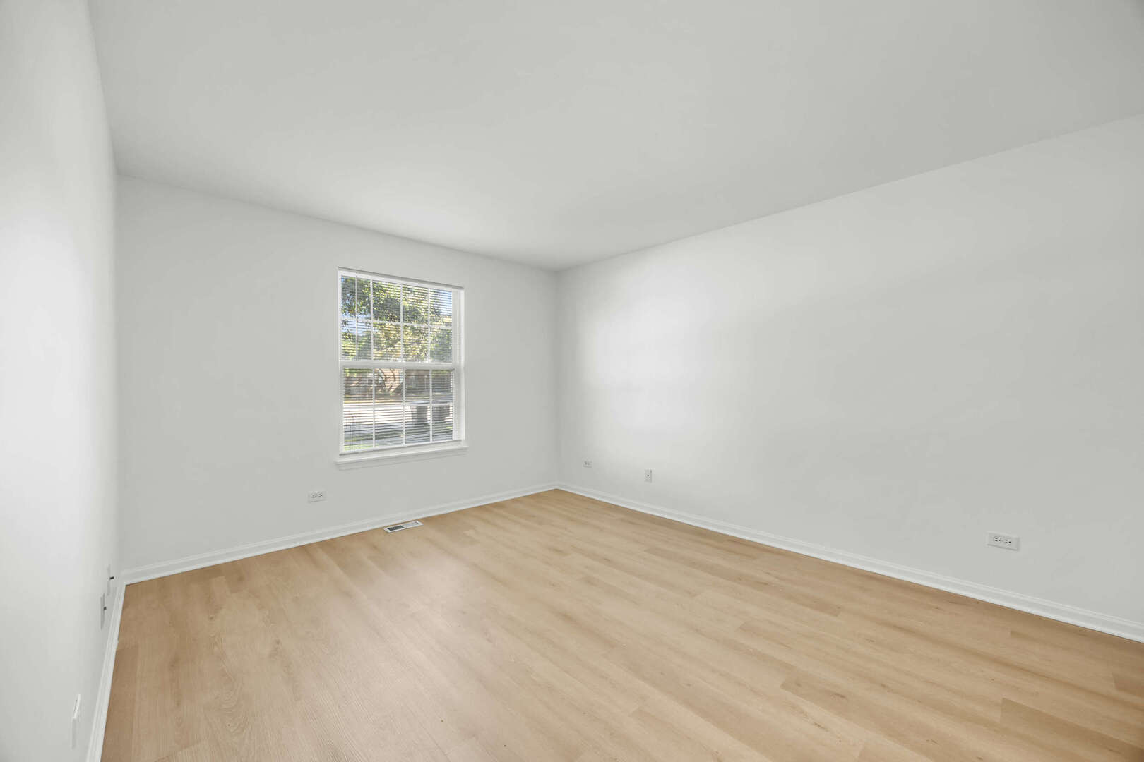 1107 Yorkshire Court, Unit B Elgin, IL 60120 - Photo 9 of 18