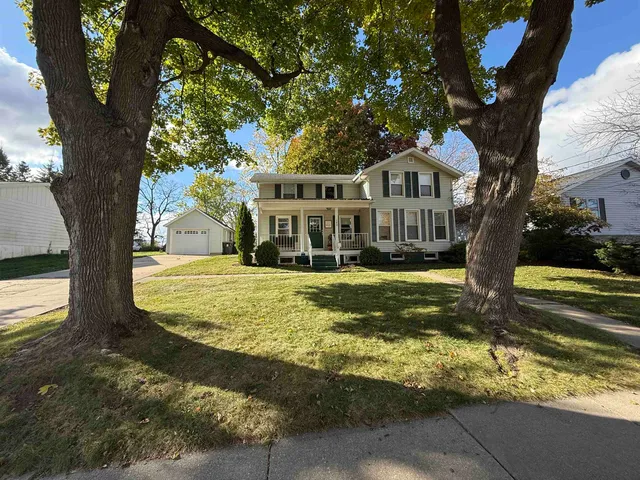 $375,000 | 140 South Street, Sun Prairie, WI 53590