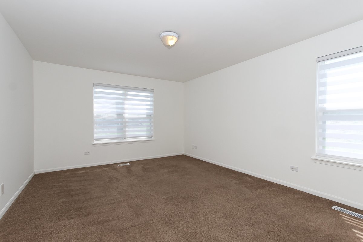 400 Woodview Circle, Unit A Elgin, IL 60120 - Photo 16 of 40 an empty room with a window