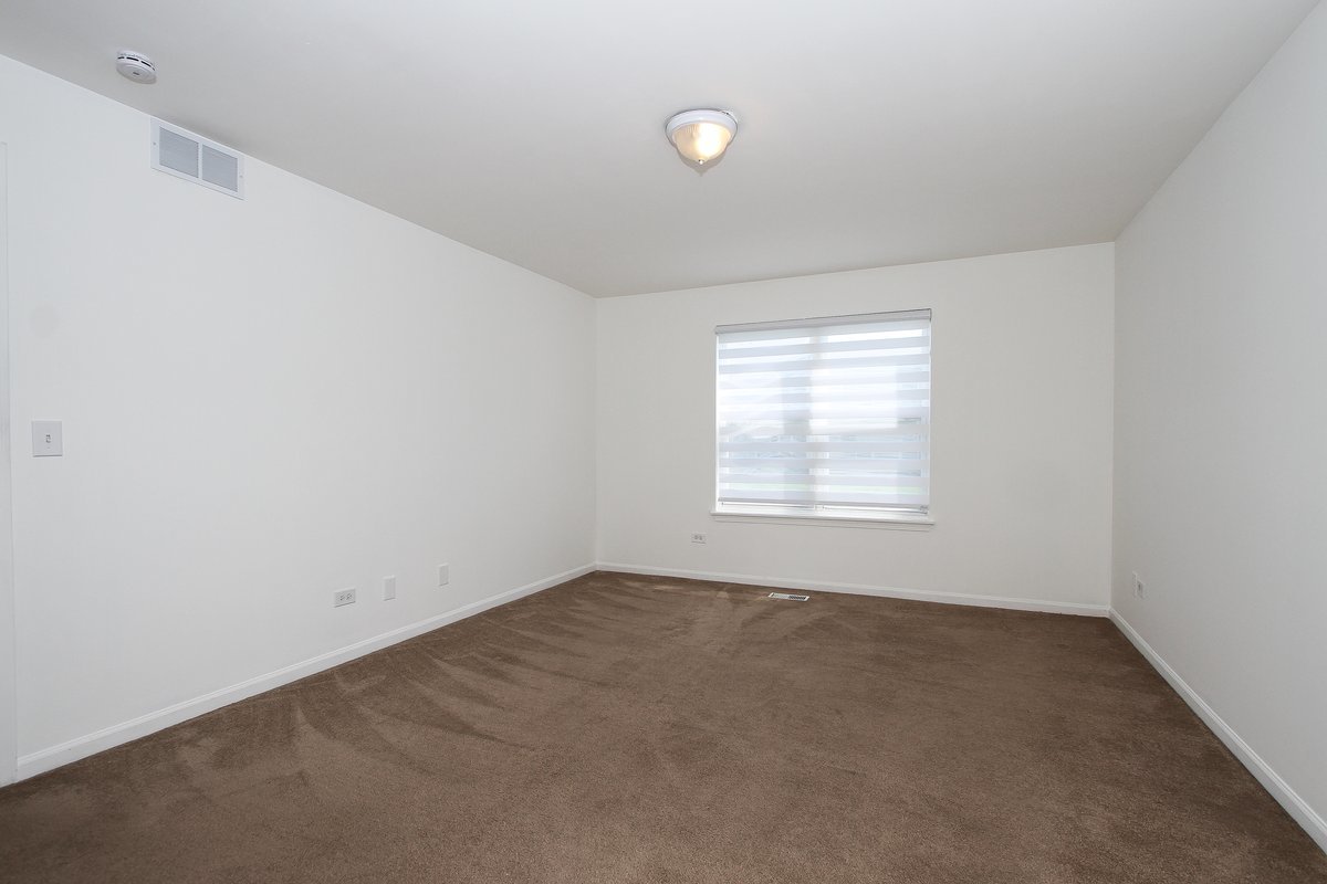 400 Woodview Circle, Unit A Elgin, IL 60120 - Photo 19 of 40 an empty room with a window
