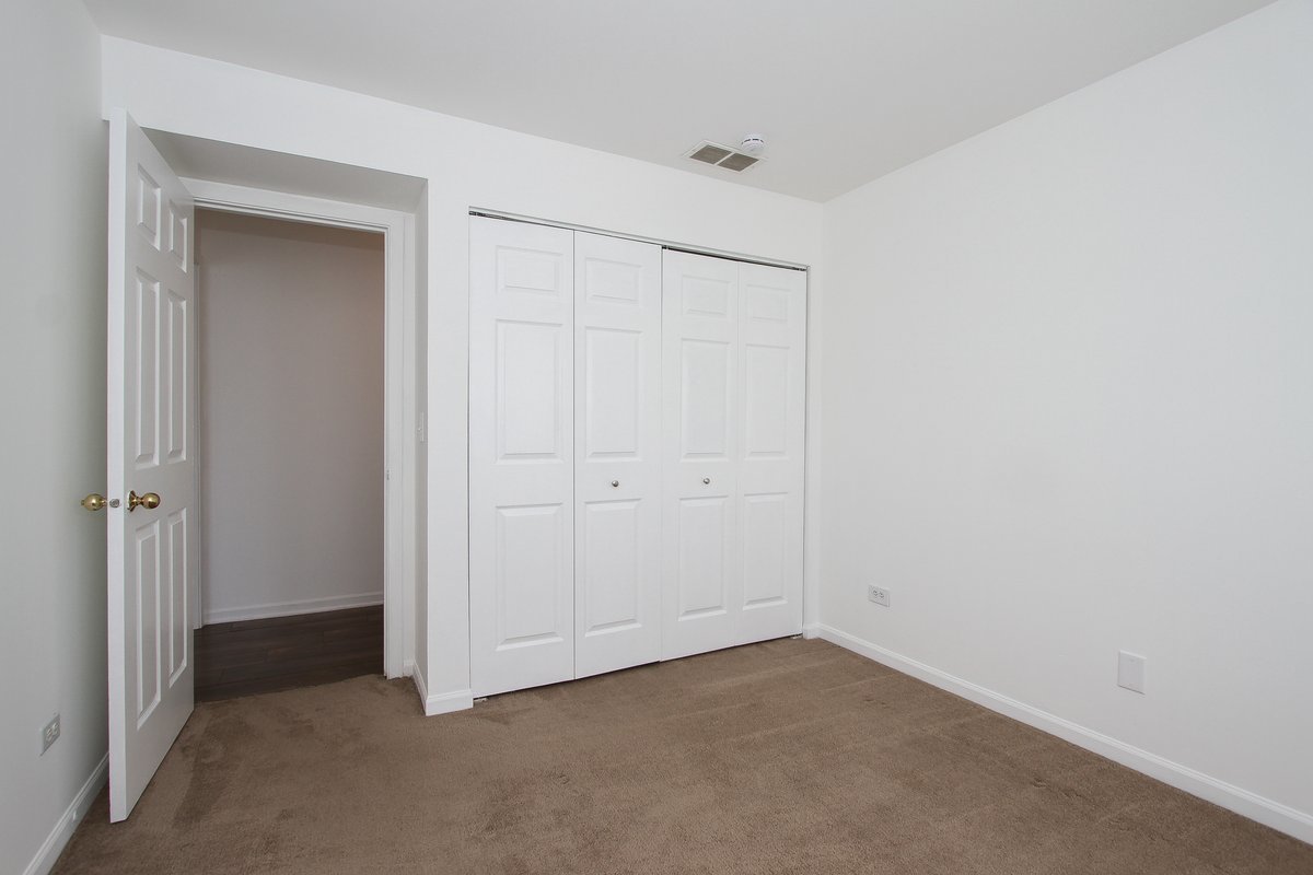 400 Woodview Circle, Unit A Elgin, IL 60120 - Photo 25 of 40 a view of an empty room