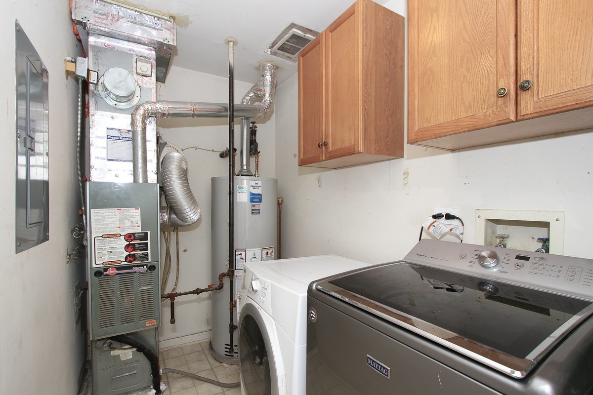 400 Woodview Circle, Unit A Elgin, IL 60120 - Photo 30 of 40 a utility room with dryer and washer
