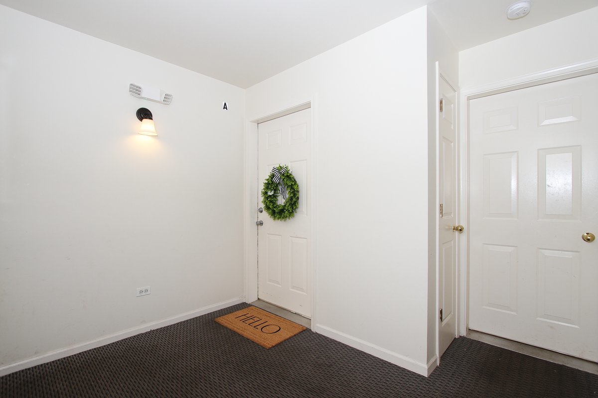 400 Woodview Circle, Unit A Elgin, IL 60120 - Photo 31 of 40 a view of an empty room