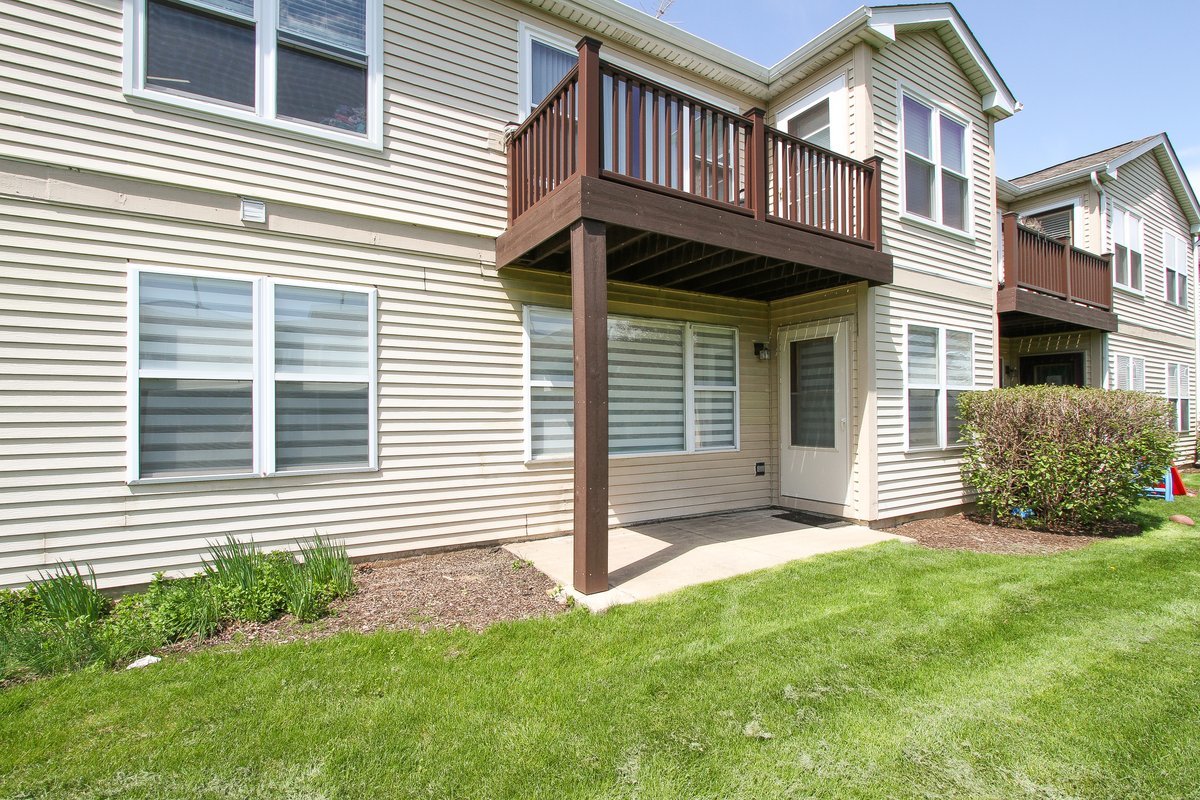400 Woodview Circle, Unit A Elgin, IL 60120 - Photo 32 of 40 a view of a house with a yard and large tree