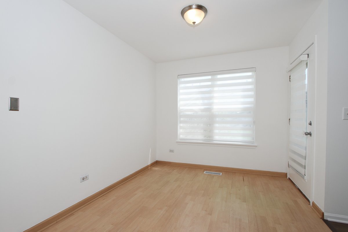 400 Woodview Circle, Unit A Elgin, IL 60120 - Photo 10 of 40 an empty room with a window