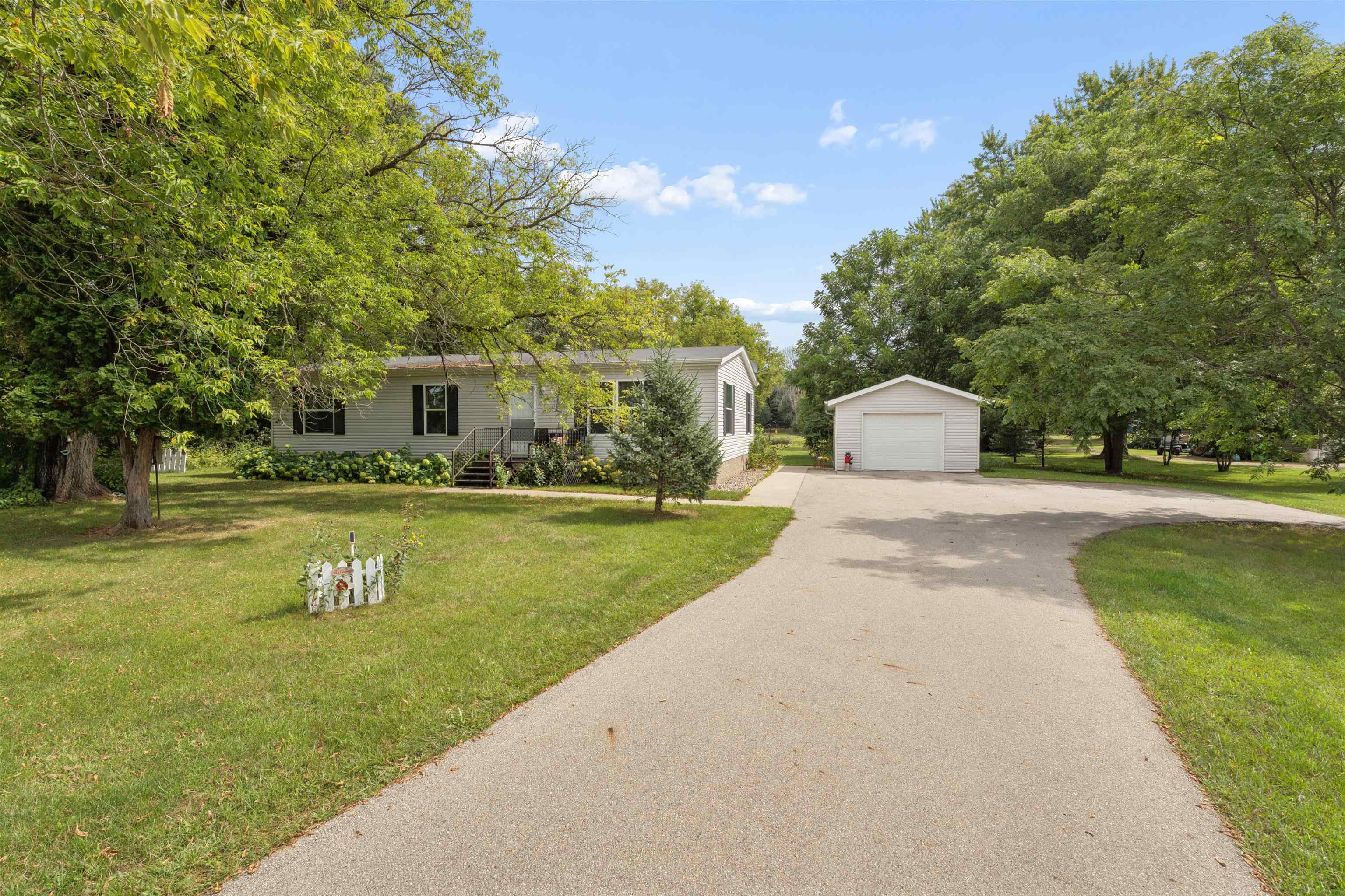 N3356 County Road West New London, WI 54961 - Photo 1 of 33 Gallery Image 1