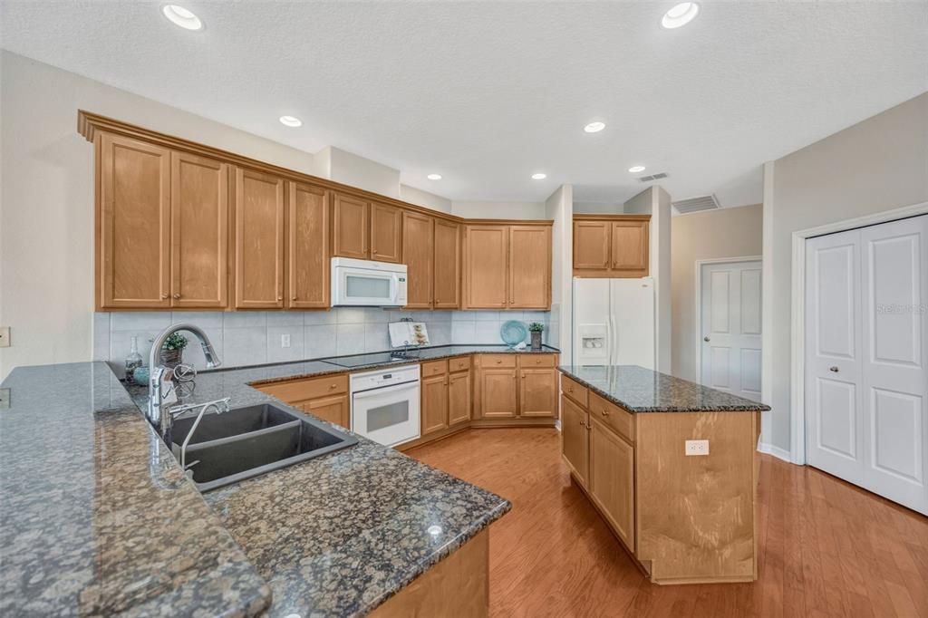 5802 Peach Heather Trail Valrico, FL 33596 - Photo 16 of 52