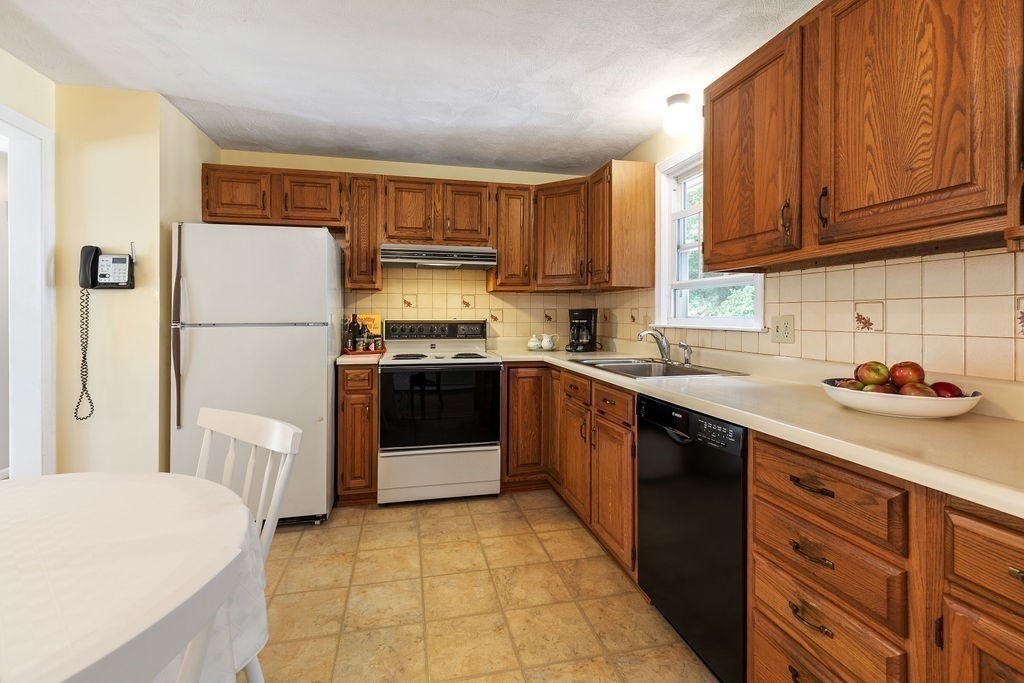 20 Olde Berry Road Andover, MA 01810 - Photo 13 of 34 Gallery Image 13