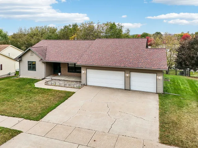 $399,900 | 2201 Winfield Drive, Reedsburg, WI 53959